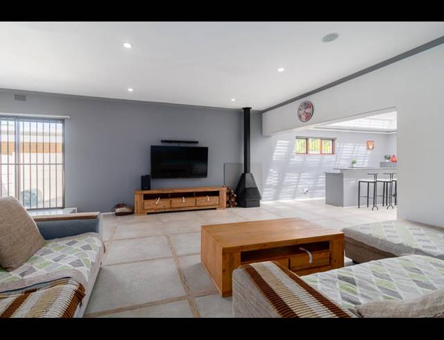 3 BEDROOM HOUSE FOR SALE IN TABLE VIEW